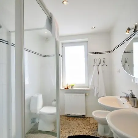 In By The Beach, Cleaning Included Апартаменты Устроне-Морске