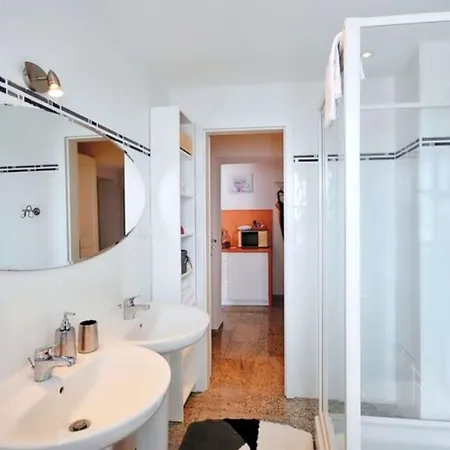 Апартаменты In By The Beach, Cleaning Included